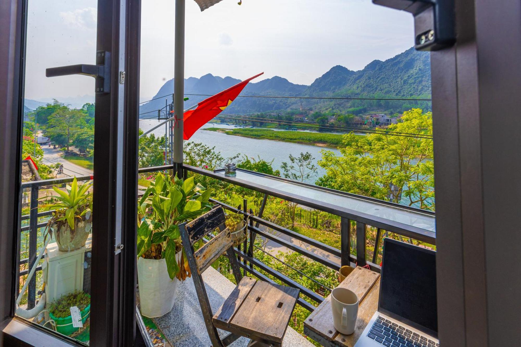 Son River Homestay Фонгня Экстерьер фото